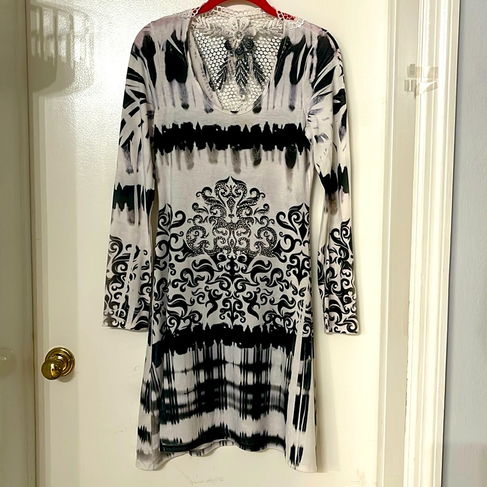 MISS MATCH CALYPSO JEWEL DRESS M LONG SLEEVE STRETCH BLACK WHITE CROCHET V-BACK
